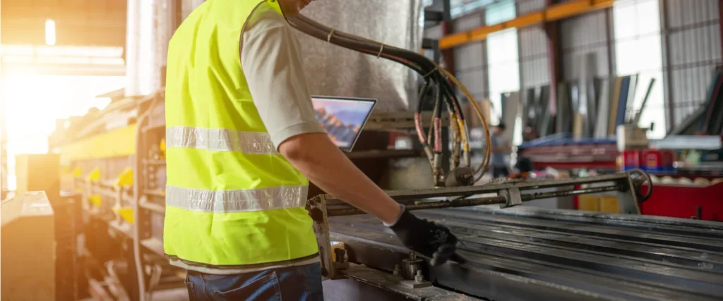 Sistemas de manejo de materiales industriales mejora el flujo de producción